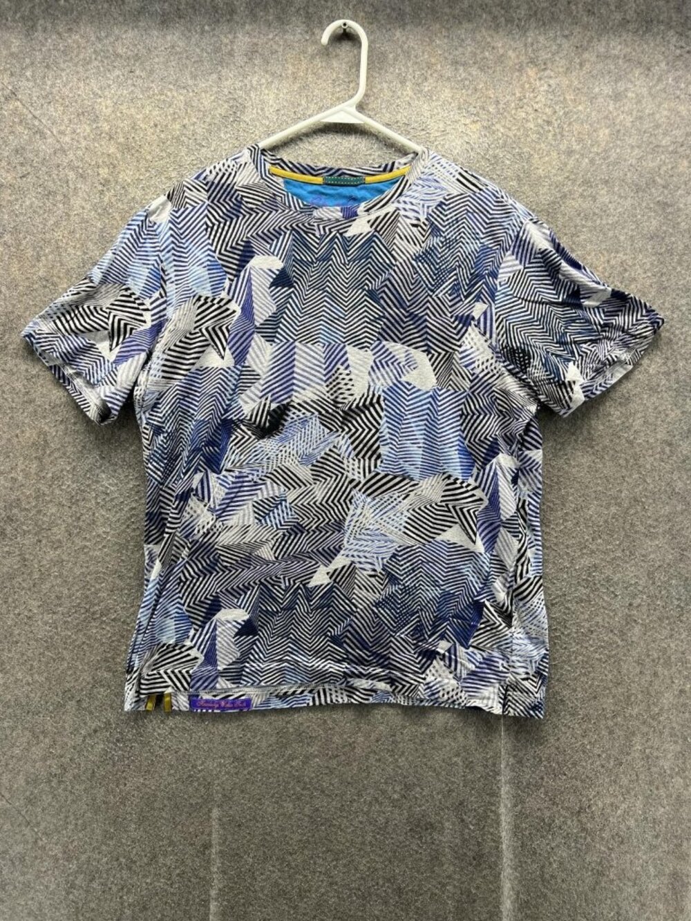 Robert Graham Shirt Mens Large Multicolor Geometric Graphic Tee Crewneck Cotton